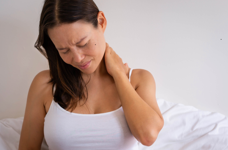 福島区で首こり・肩こりに悩む方へ｜スマホ首の原因と対策/福島区マッサージ/足つぼ/ヘッドスパ