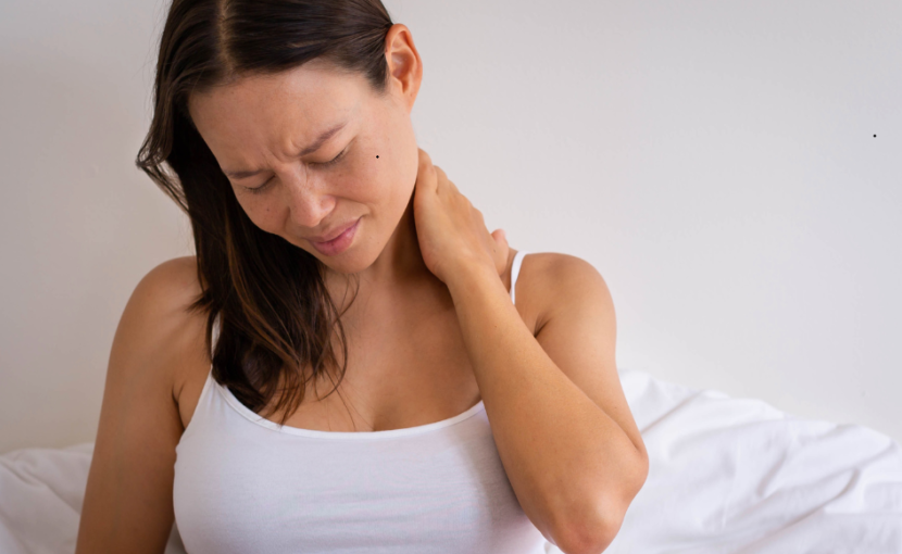 福島区のマッサージ｜スマホによる首こり・肩こりの症状イメージ